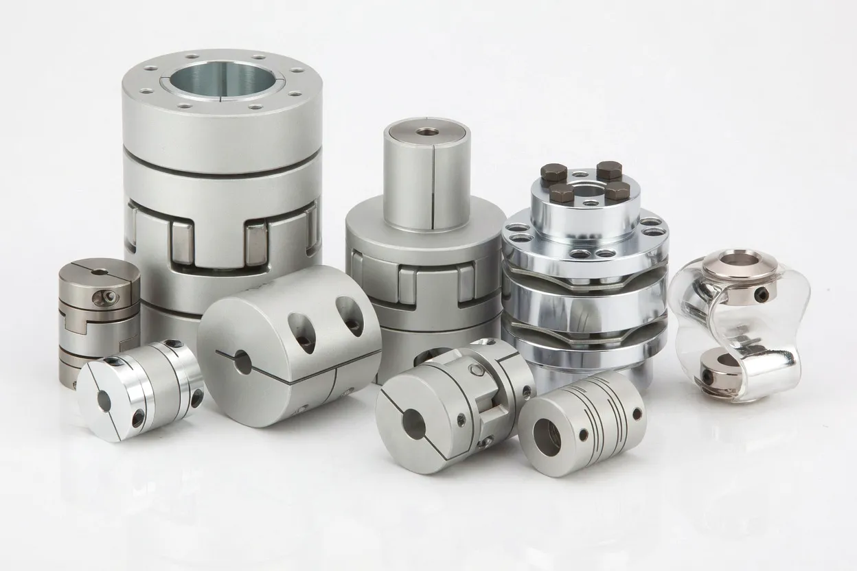 Double engagement gear type coupling for paper mill drive